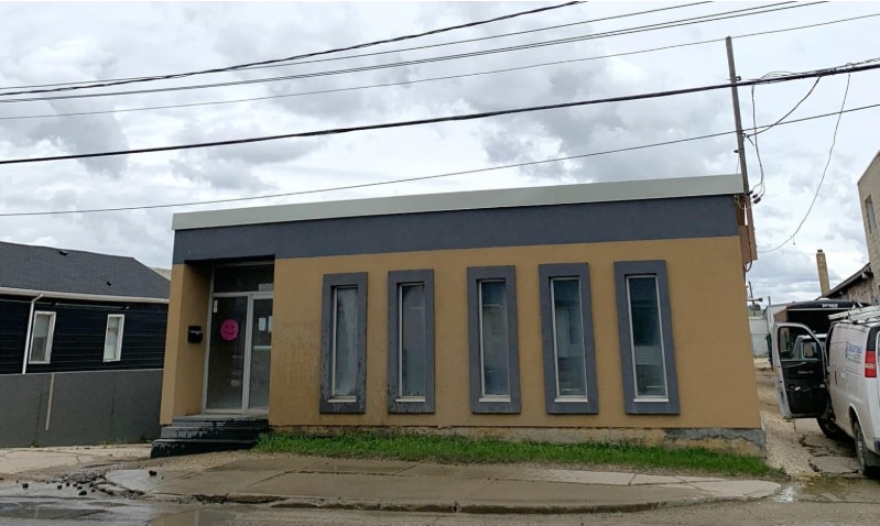1041 Erin St, Winnipeg, MB for lease Primary Photo- Image 1 of 2
