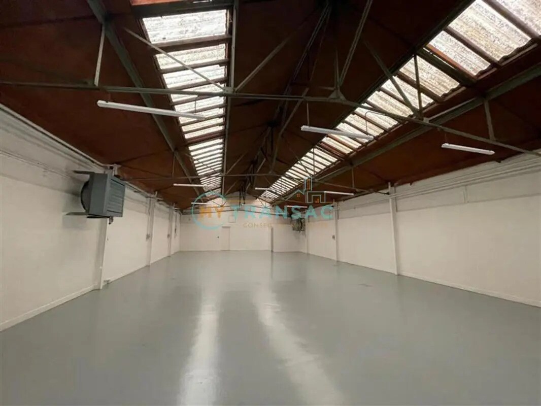 Flex in Villeneuve-Saint-Georges for lease Primary Photo- Image 1 of 23