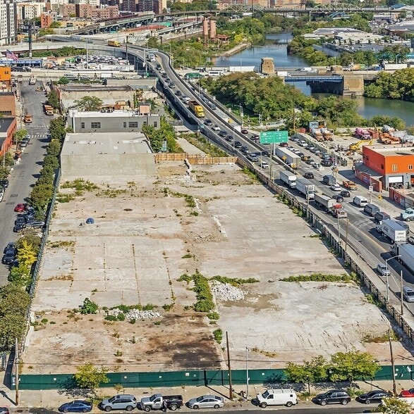 913 Edgewater Rd, Bronx, NY à louer - Aérien - Image 3 de 5