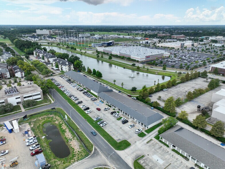 200 Republic Ave, Lafayette, LA à louer - Photo du bâtiment - Image 2 de 8