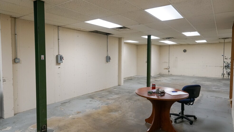 8045 Colerain Ave, Cincinnati, OH à louer - Photo du bâtiment - Image 3 de 6