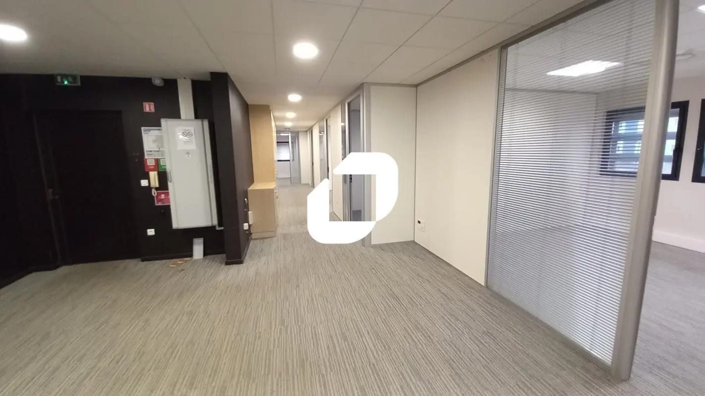 Office in Loos for lease Interior Photo- Image 1 of 6