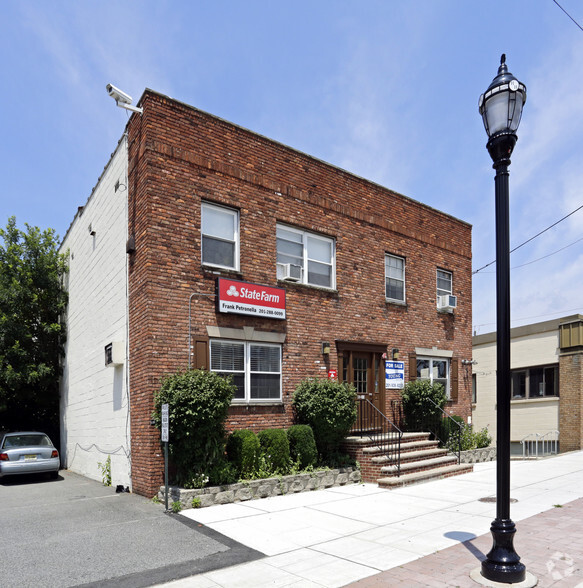 339-343 Boulevard, Hasbrouck Heights, NJ à vendre - Photo principale - Image 1 de 1