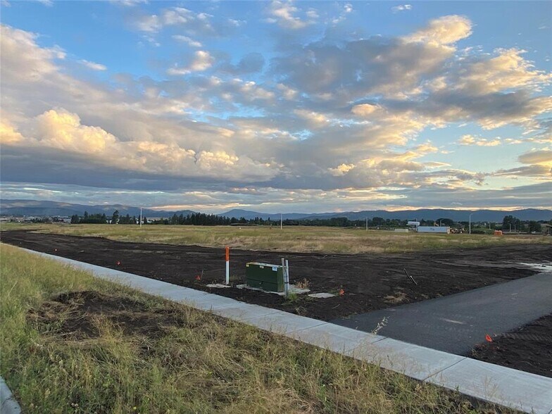 NHN Lincoln St, Kalispell, MT à vendre - Photo du bâtiment - Image 2 de 4