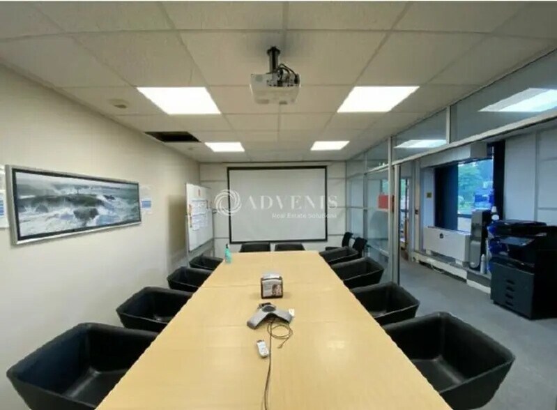 Office in Saint-Cloud for lease - Interior Photo - Image 2 of 9