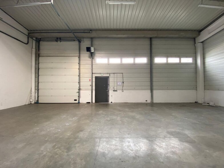 Industrial in Vitry-sur-Seine for lease - Building Photo - Image 2 of 8