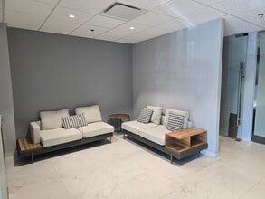 18167 US Highway 19 N, Clearwater, FL à louer Photo intérieure- Image 1 de 12