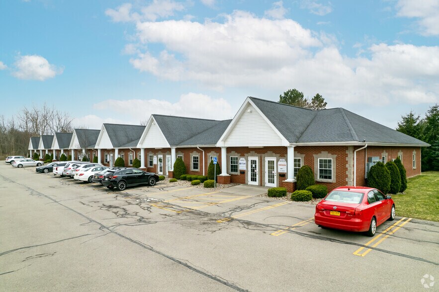 115-151 SULLYS Trl, Pittsford, NY à louer - Photo du bâtiment - Image 2 de 3