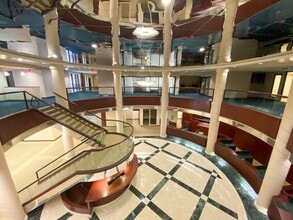 240 S Pineapple Ave, Sarasota, FL à louer Photo intérieure- Image 2 de 7