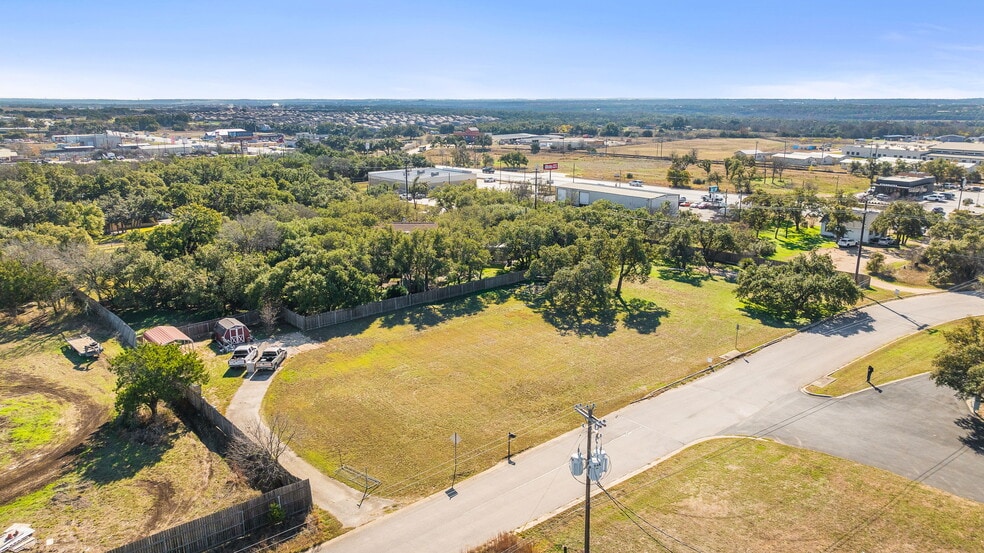 104 Jonathan Dr, Liberty Hill, TX à vendre - Photo du bâtiment - Image 2 de 11