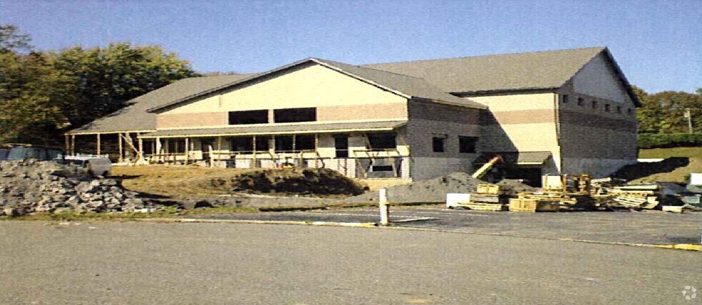 848 Sussex Blvd, Broomall, PA à louer - Photo du bâtiment - Image 2 de 3