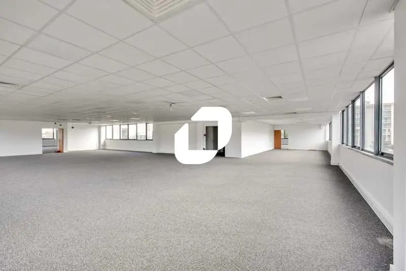 Office in Chilly-Mazarin for lease - Interior Photo - Image 2 of 14