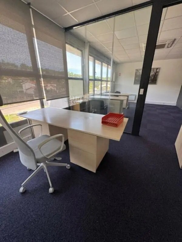 Office in Brignais for lease Interior Photo- Image 1 of 4