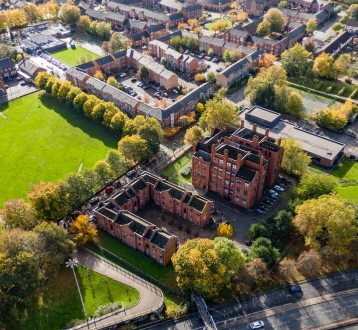 123 Jackson Crescent, Manchester for sale Primary Photo- Image 1 of 2