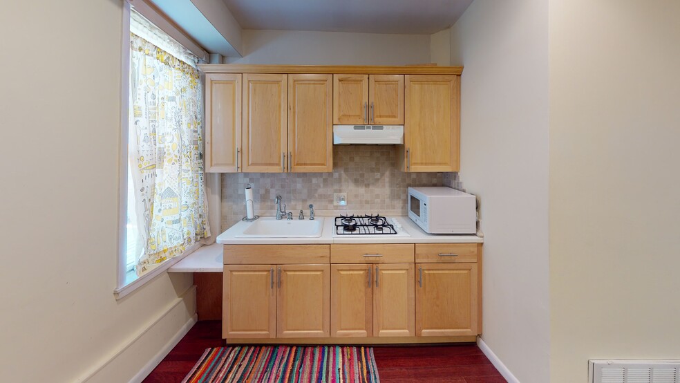 1908 Aliceanna St, Baltimore, MD for sale - Interior Photo - Image 3 of 9