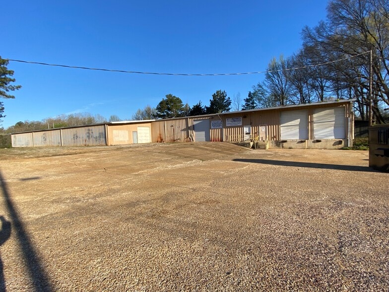 102 10th St, Tupelo, MS à vendre - Photo du bâtiment - Image 2 de 9