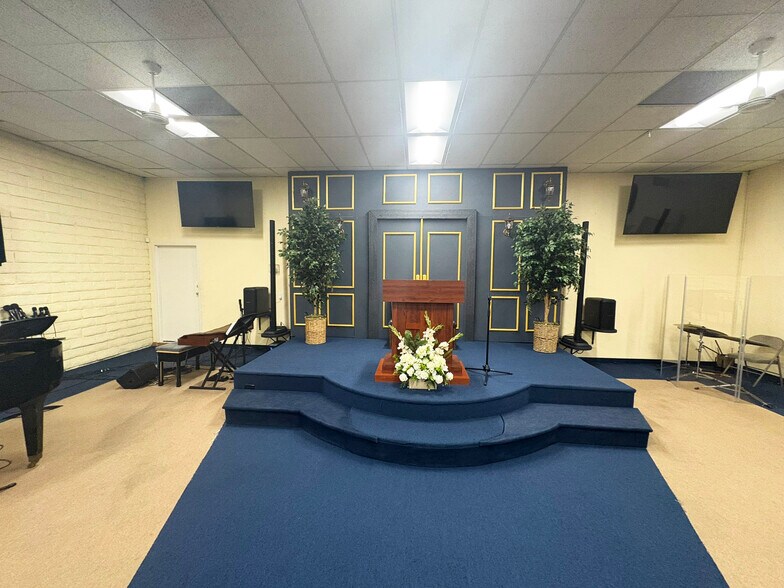 610 E Florence Ave, Los Angeles, CA à vendre - Photo du bâtiment - Image 2 de 12