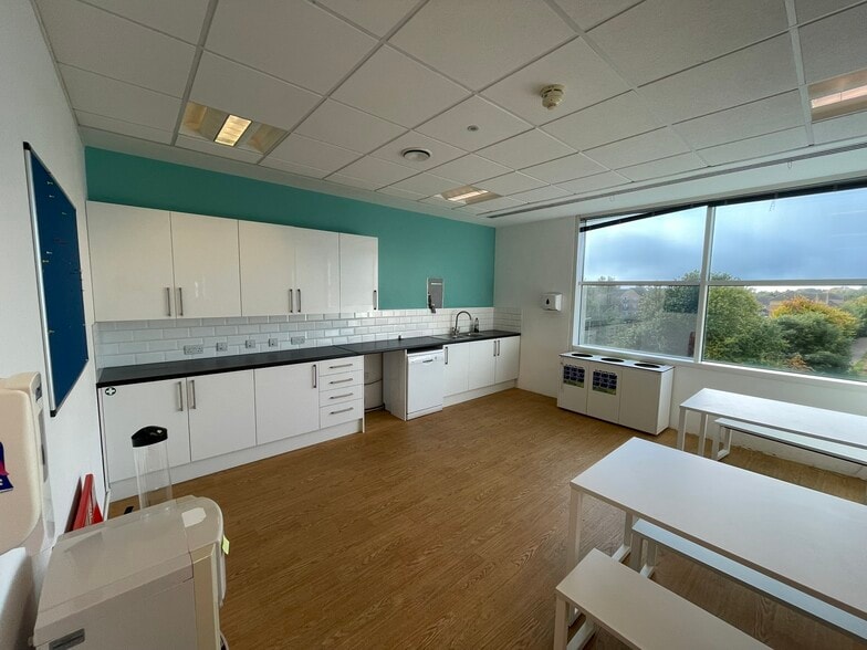 Cowley Rd, Cambridge à louer - Photo du bâtiment - Image 2 de 4