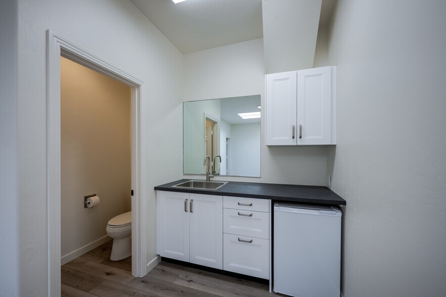 829 2nd St, Encinitas, CA for lease - Building Photo - Image 3 of 9