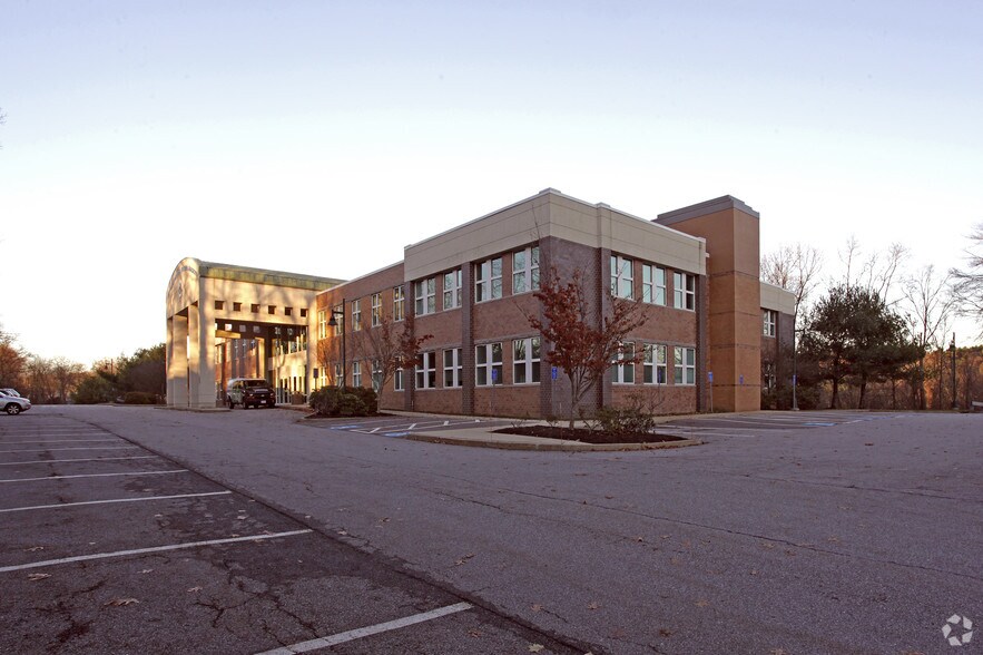 2 Willow St, Southborough, MA à louer - Photo du bâtiment - Image 1 de 3