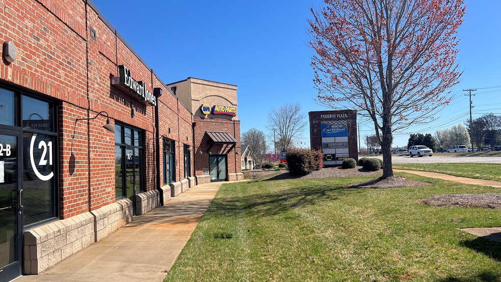 702 Brawley School Rd, Mooresville, NC for lease - Building Photo - Image 3 of 13