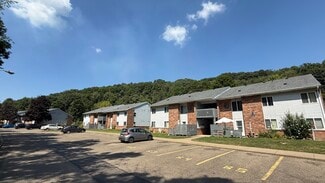 More details for 432 McConnell St, Uhrichsville, OH - Multifamily for Sale