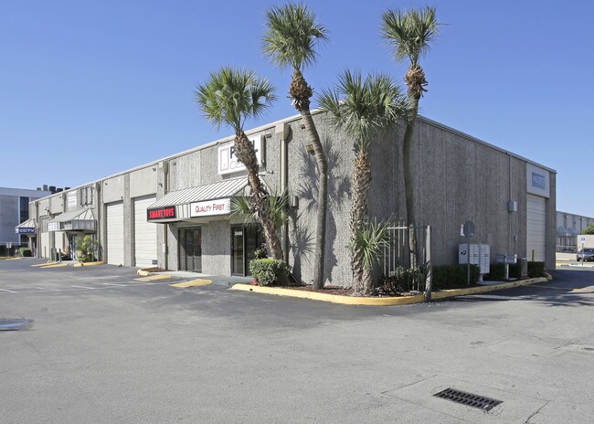 Plus de détails pour 2600-2634 NW 72nd Ave, Miami, FL - Industriel à louer