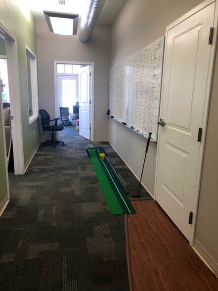 112 E 3rd St, Bloomington, IN for lease - Interior Photo - Image 2 of 17