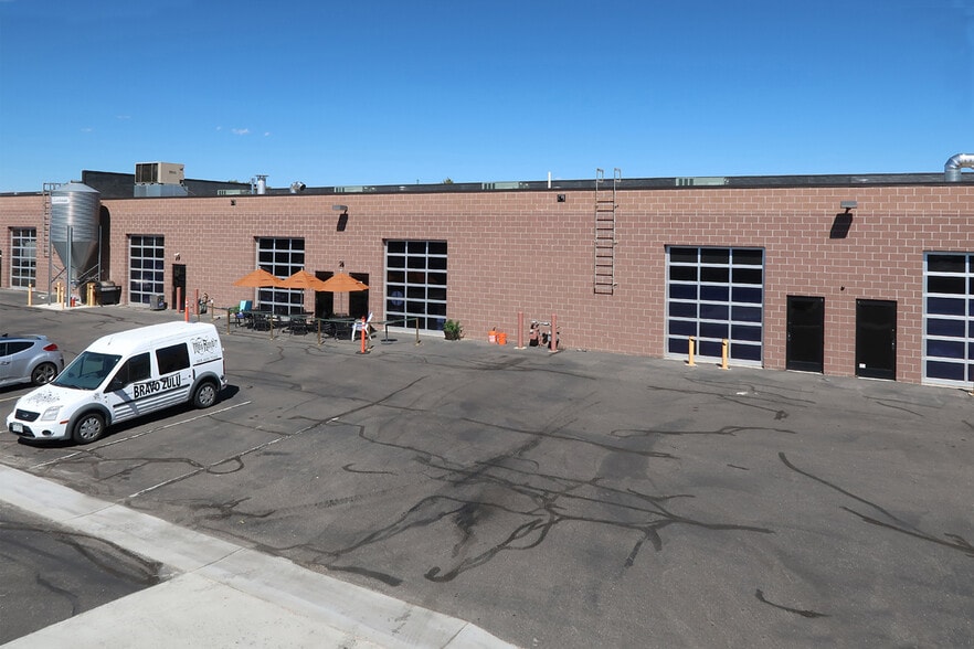 Units 2000-2200 Sale portfolio of 2 properties for sale on LoopNet.ca - Building Photo - Image 3 of 10