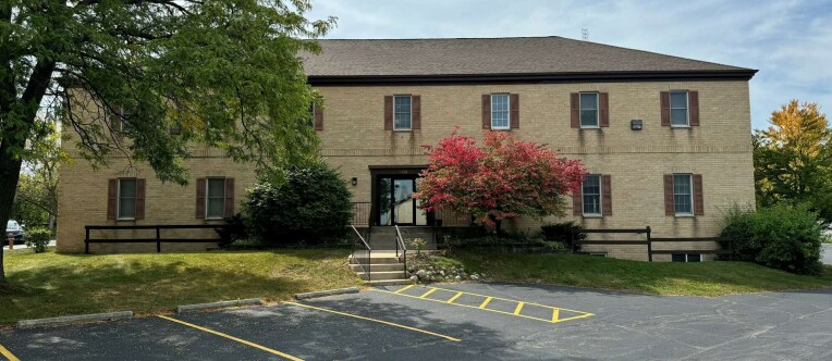 200 Regency Ct, Brookfield, WI for lease Primary Photo- Image 1 of 10