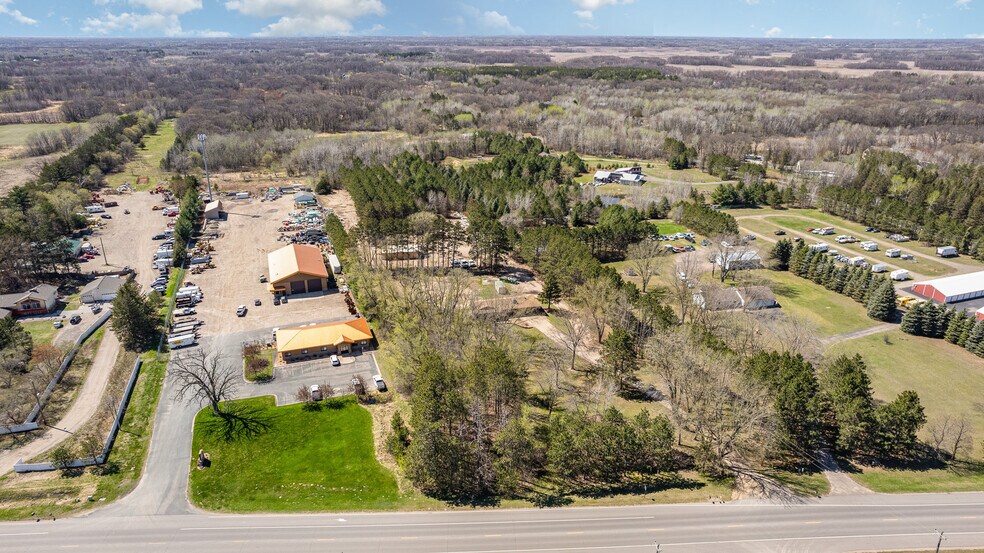 13960 Lake Dr NE, Forest Lake, MN à vendre - Photo du bâtiment - Image 2 de 35