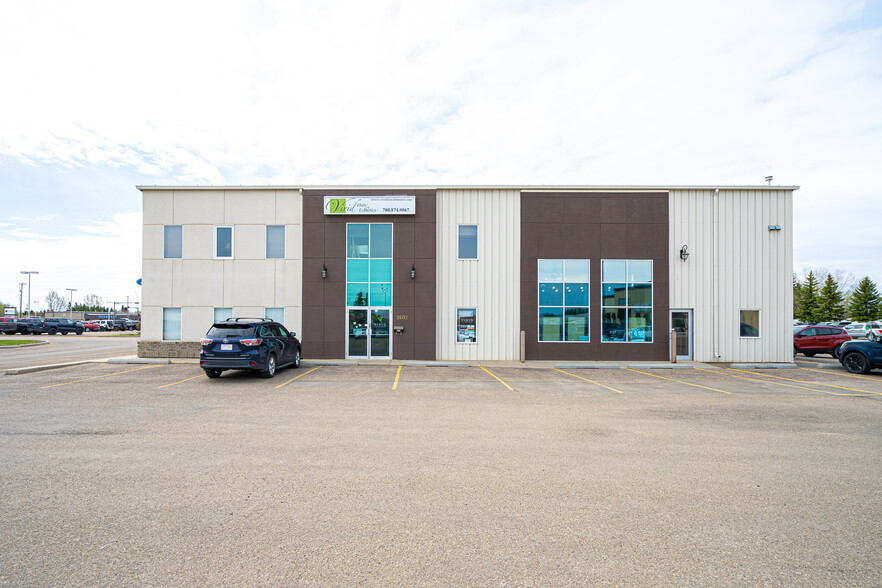 2602 50 Av, Lloydminster, AB à vendre - Photo du b timent - Image 2 de 51