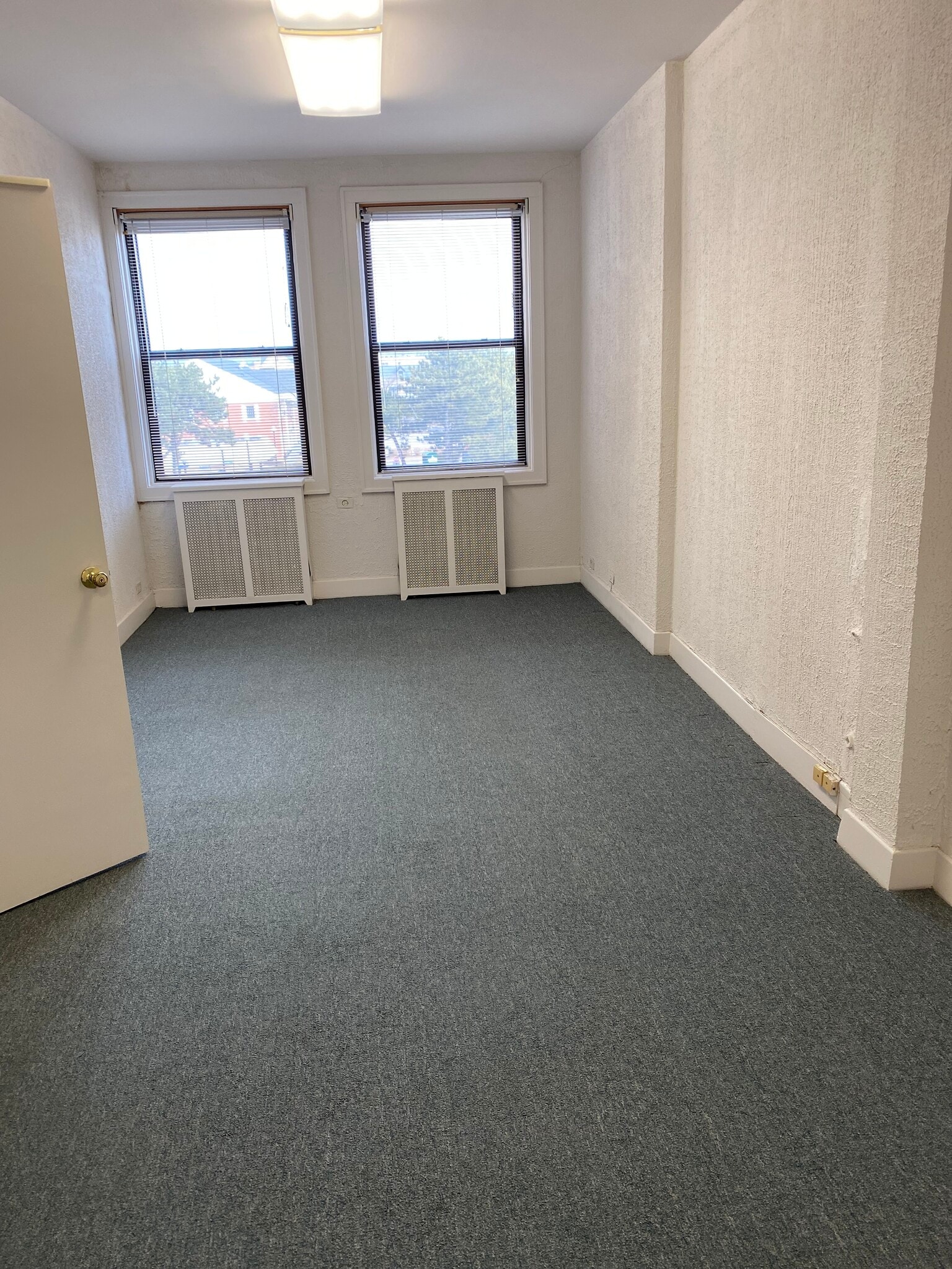 1866 Sheridan Rd, Highland Park, IL for lease Interior Photo- Image 1 of 4