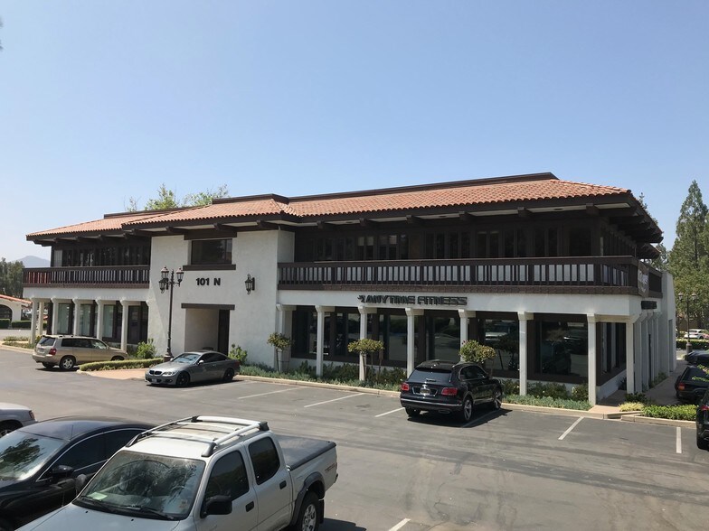 101 N Westlake Blvd, Westlake Village, CA à louer - Photo du bâtiment - Image 1 de 10