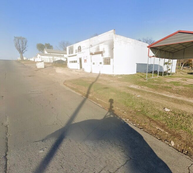 208 W Trudgeon St, Henryetta, OK à vendre - Photo du bâtiment - Image 2 de 4