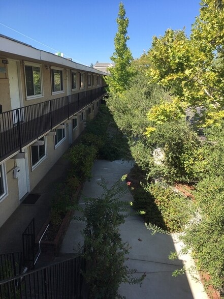 610-638 Azalea Ave, Redding, CA for lease - Building Photo - Image 1 of 20