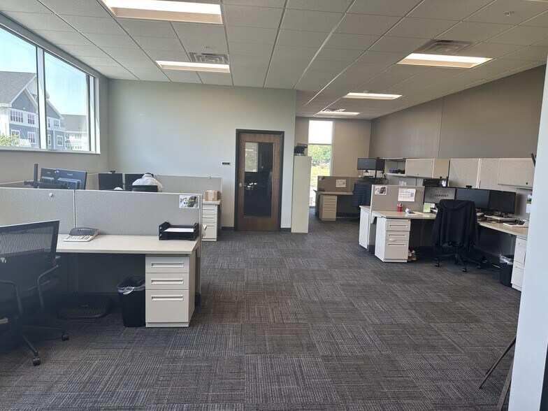2700 S Lorraine Pl, Sioux Falls, SD à louer - Photo du bâtiment - Image 3 de 21