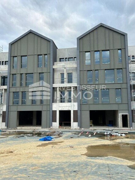 Retail in Serris for lease - Building Photo - Image 1 of 4