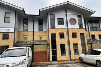 Eelmoor Rd, Farnborough à louer Photo du bâtiment- Image 1 de 5