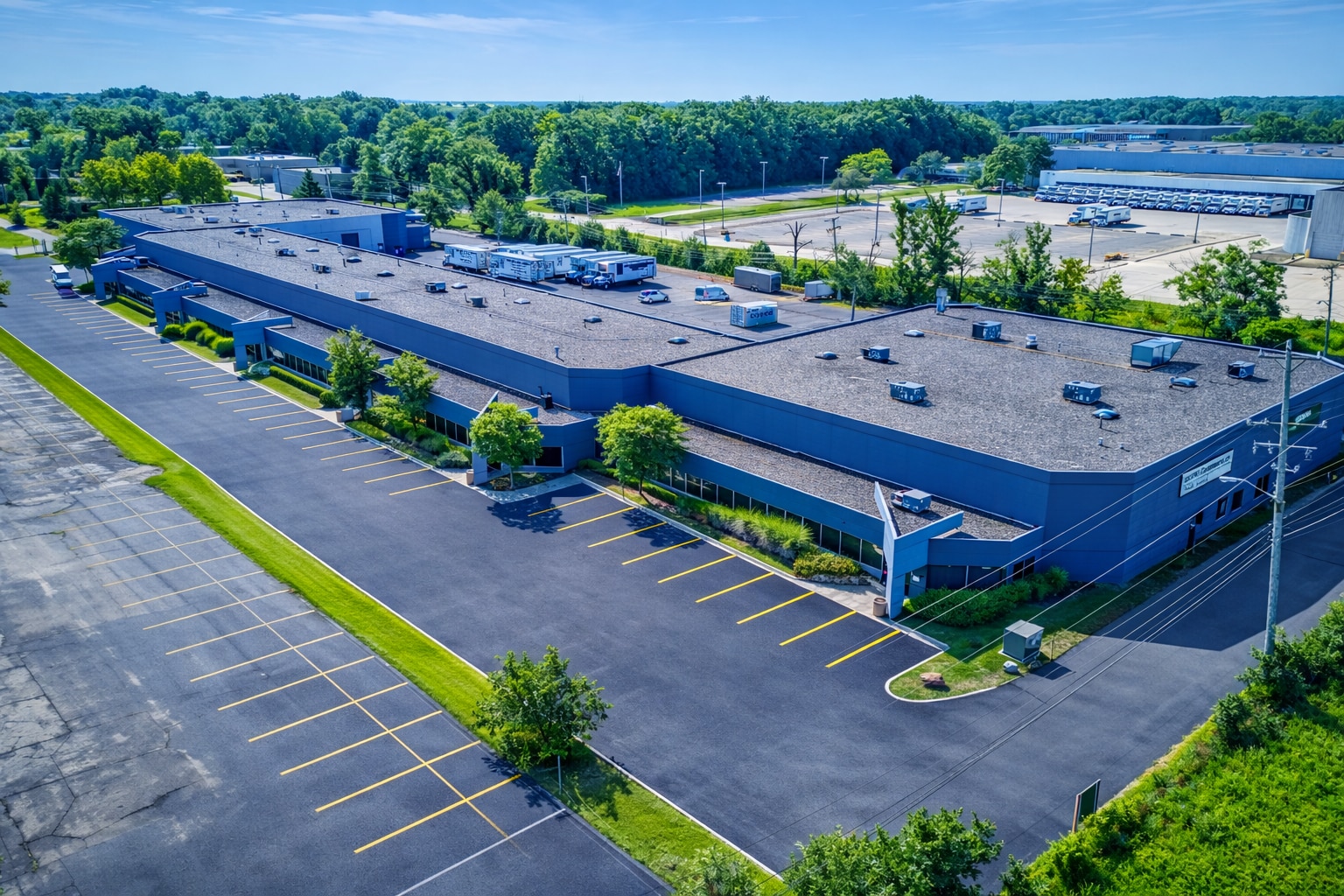 23399 Commerce Dr, Farmington Hills, MI for lease Primary Photo- Image 1 of 4