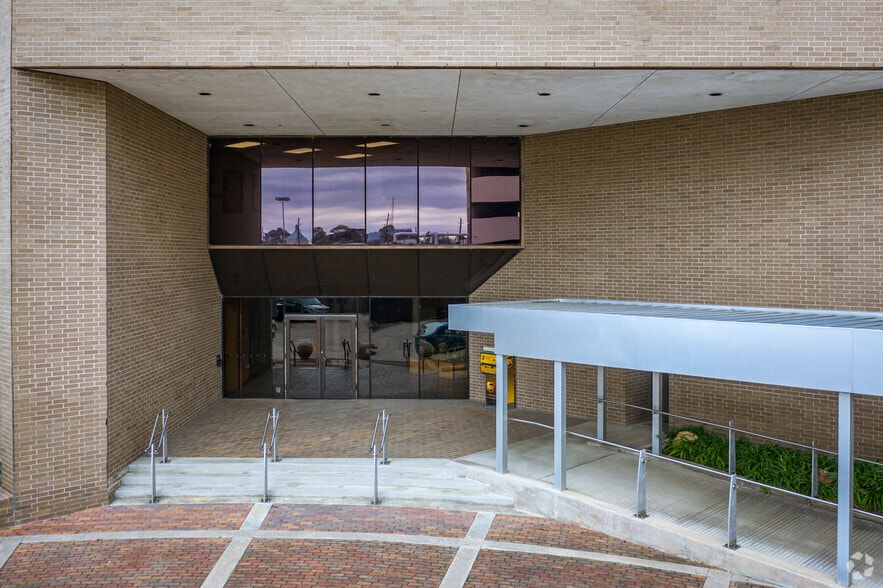 13111 Northwest Fwy, Houston, TX for lease - Building Photo - Image 3 of 4