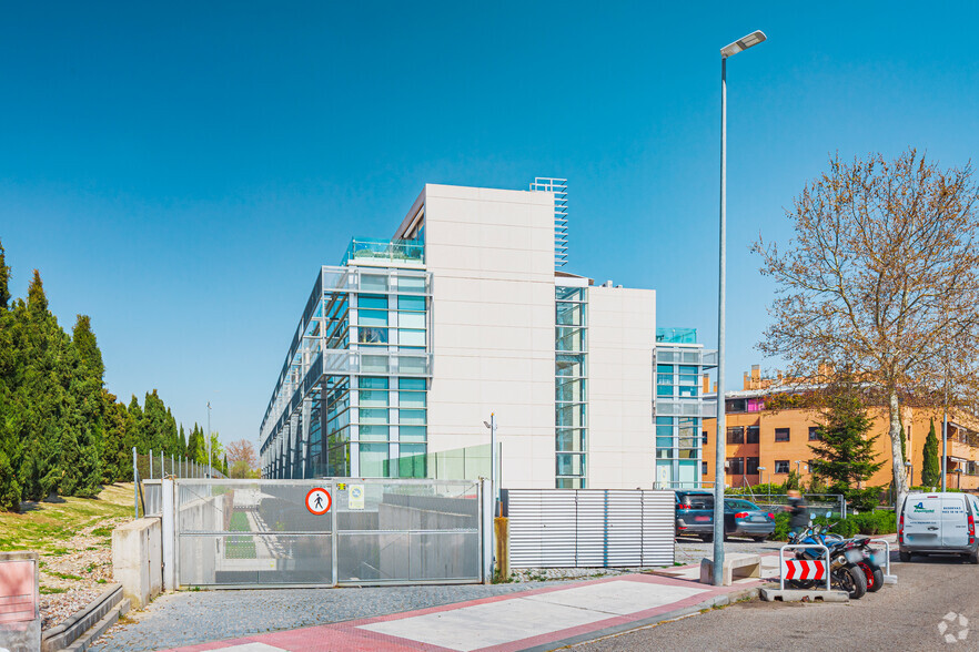 Calle Castillo de Fuensaldaña, 4, Las Rozas de Madrid, Madrid for sale - Building Photo - Image 3 of 13