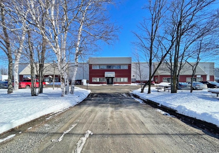731-751 Rue De Saint-Romuald, Lévis, QC à louer - Photo principale - Image 1 de 6