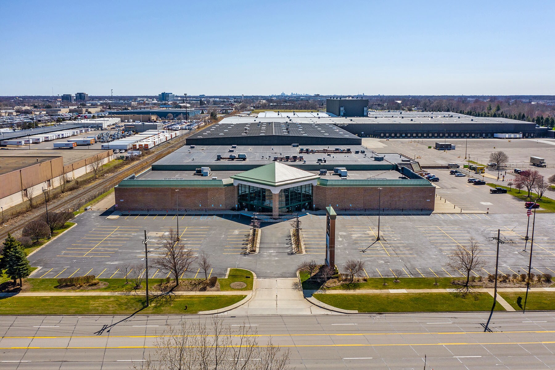 6500 14 Mile Rd, Warren, MI à louer Photo principale- Image 1 de 4