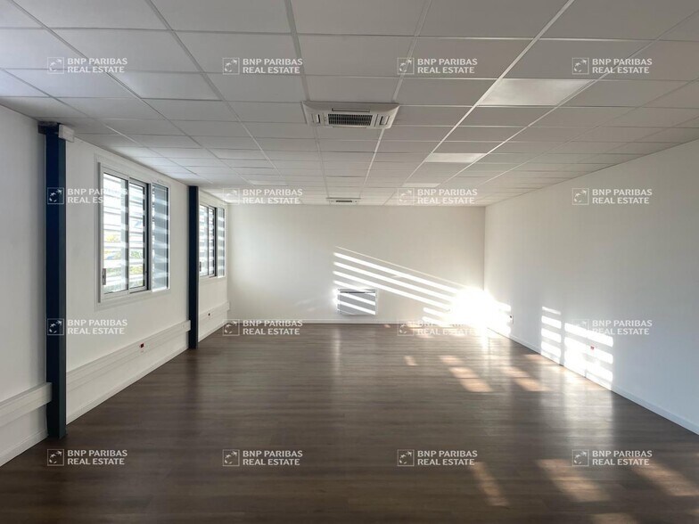 Flex in Aix-en-Provence for lease - Building Photo - Image 2 of 9
