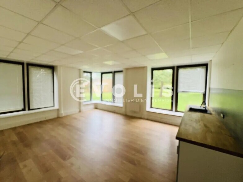 Bureau dans Croissy-Beaubourg à louer - Photo intérieure - Image 2 de 7