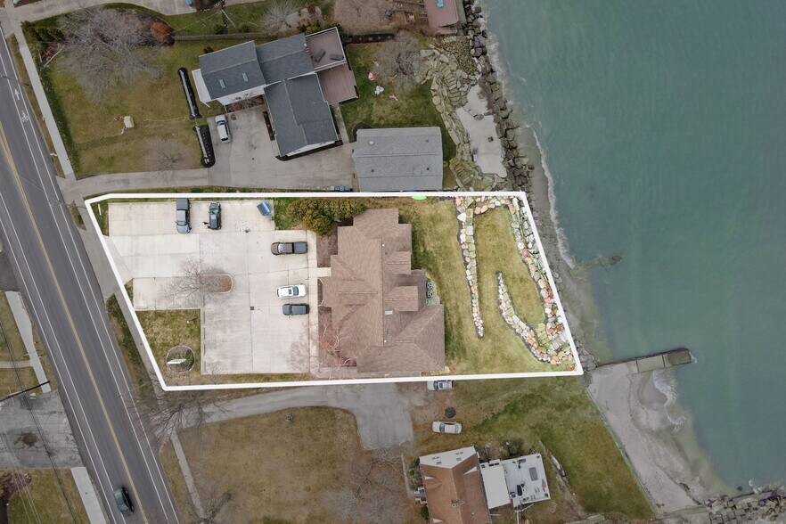 4259 Lake Rd, Lorain, OH à vendre - Photo du bâtiment - Image 2 de 5