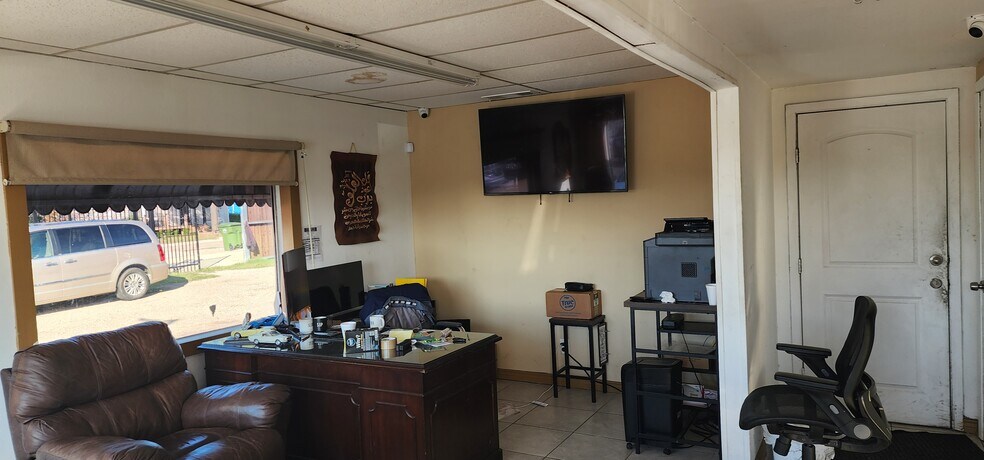 4427 W Jefferson Blvd, Dallas, TX à vendre - Hall d’entrée - Image 3 de 7