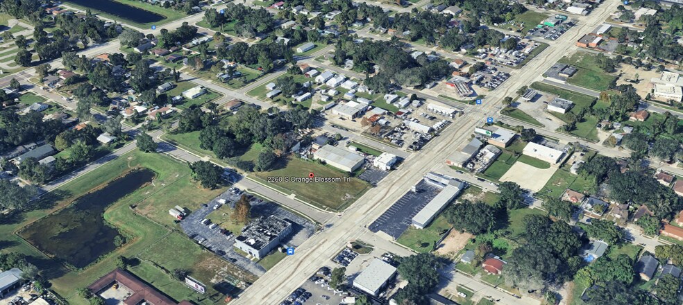 2260 S Orange Blossom Trl, Orlando, FL à louer - Photo du bâtiment - Image 2 de 4