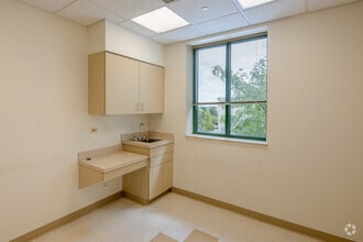 1445 N Hunt Club Rd, Gurnee, IL for lease Interior Photo- Image 2 of 2